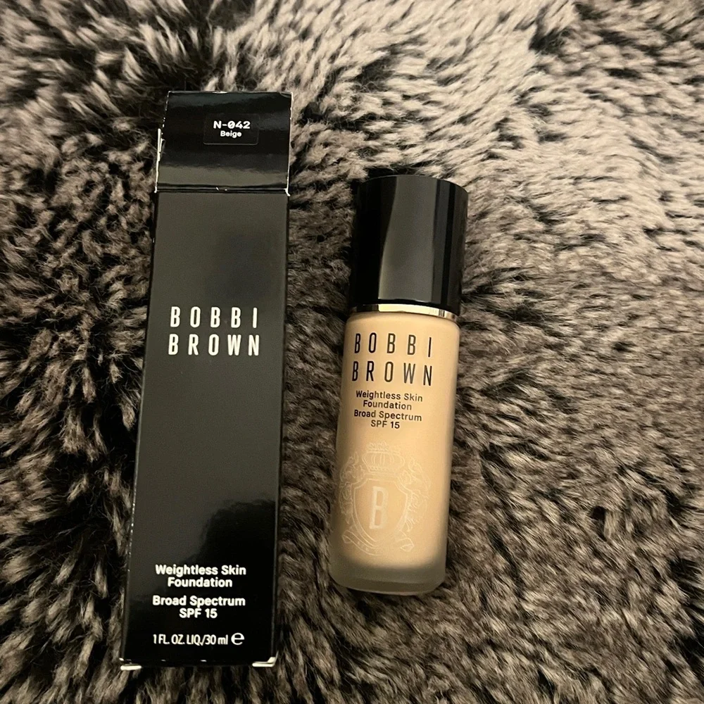 Bobbi Brown Weightless Skin Oil-Controlling Foundation SPF 15 N-042 Beige